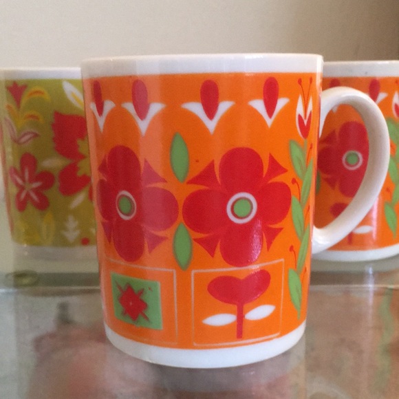 MCM Japan Cheerful Mugs. Set of 4. - Picture 2 of 7